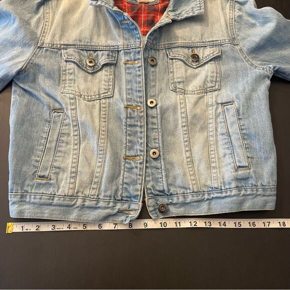 Forever 21 Premium Denim Studded Faded Jean Jacket Women’s Size M - Picture 8 of 9